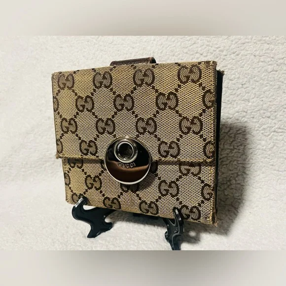 Gucci Eclipse Monogram Compact Wallet - Picture 6 of 13